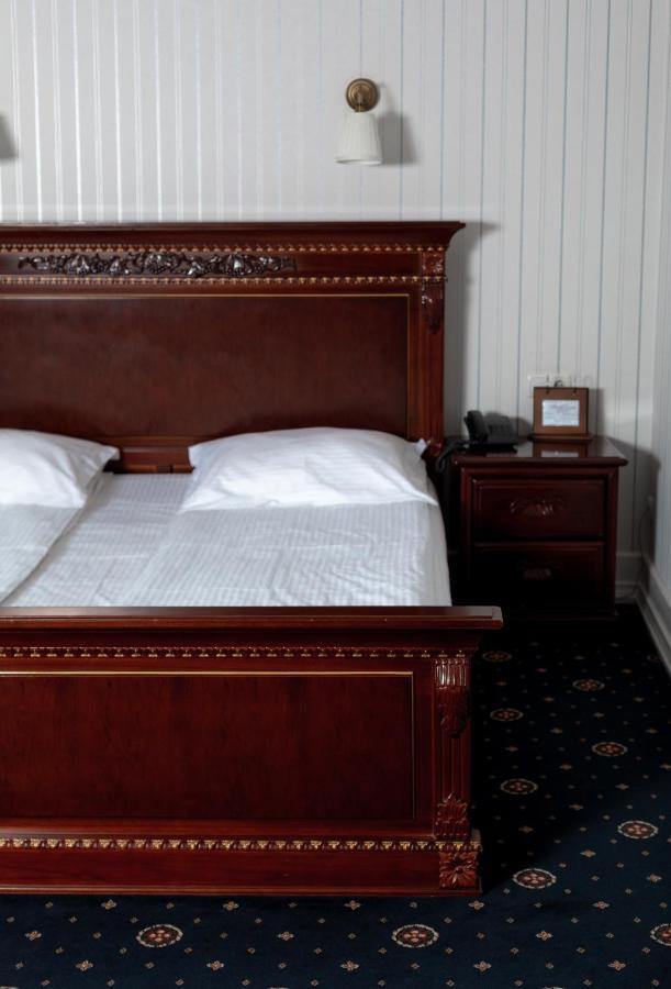 Hotel Aristocrat Черновцы Экстерьер фото