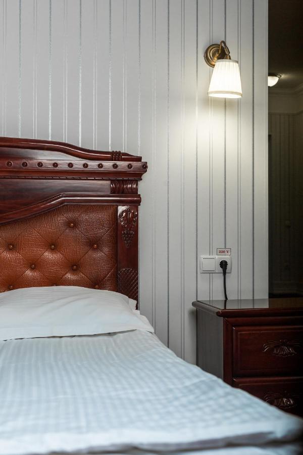 Hotel Aristocrat Черновцы Экстерьер фото