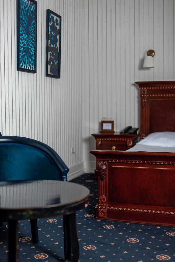Hotel Aristocrat Черновцы Экстерьер фото