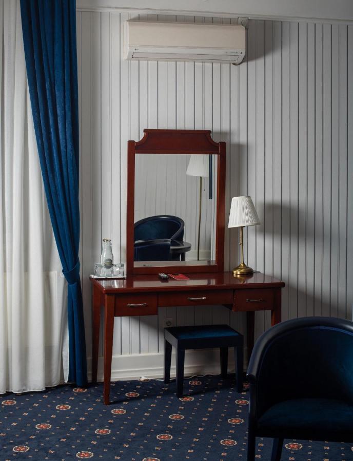 Hotel Aristocrat Черновцы Экстерьер фото