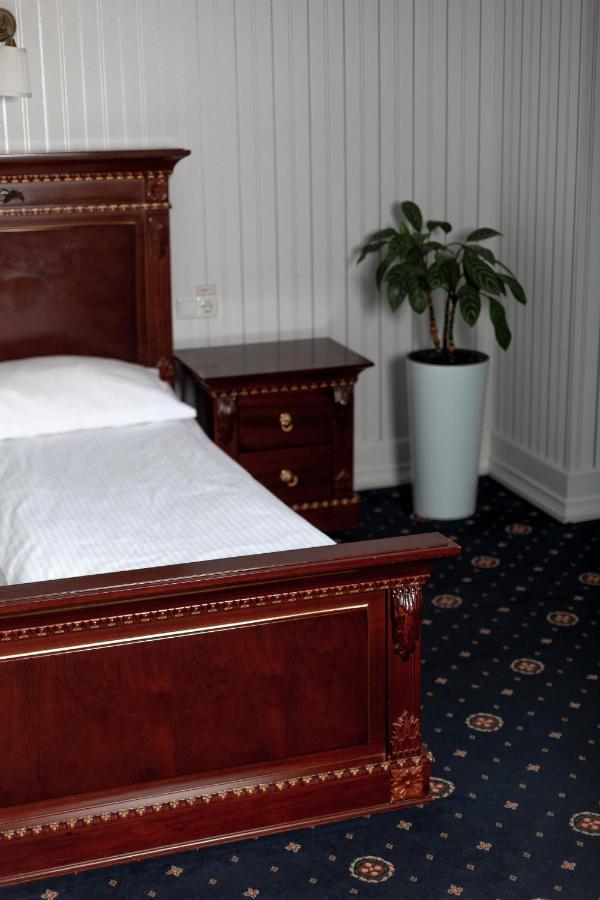 Hotel Aristocrat Черновцы Экстерьер фото