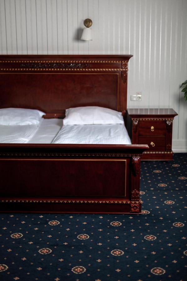 Hotel Aristocrat Черновцы Экстерьер фото