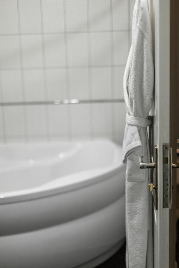 Hotel Aristocrat Черновцы Экстерьер фото