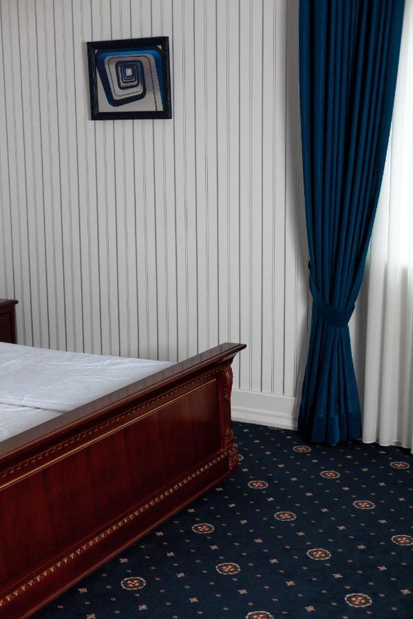 Hotel Aristocrat Черновцы Экстерьер фото