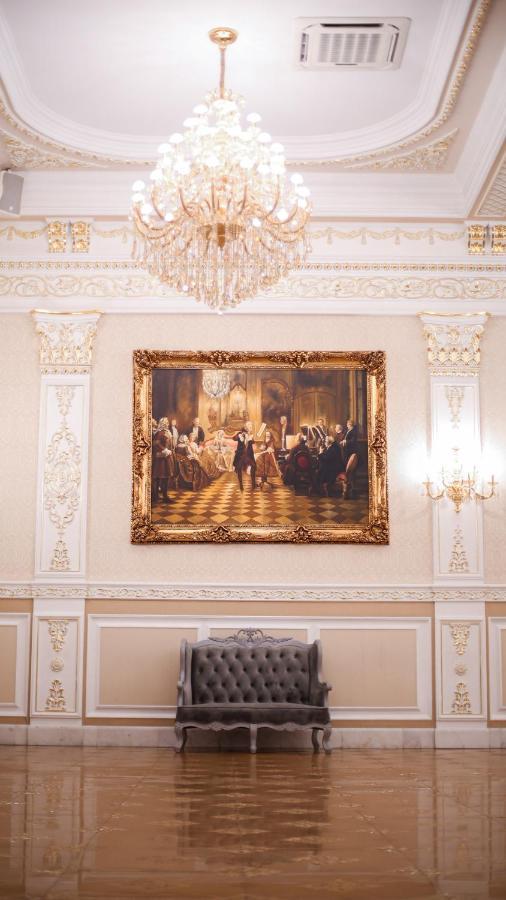 Hotel Aristocrat Черновцы Экстерьер фото