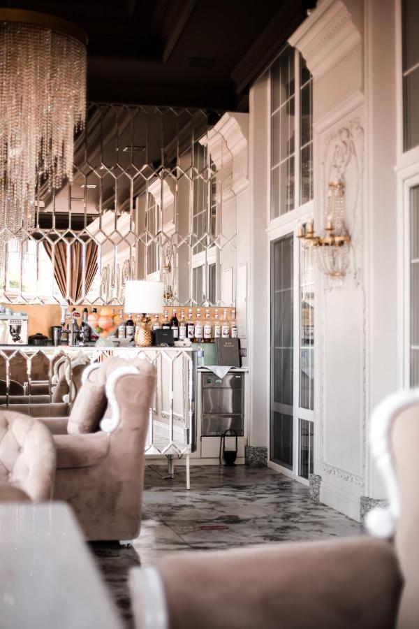 Hotel Aristocrat Черновцы Экстерьер фото